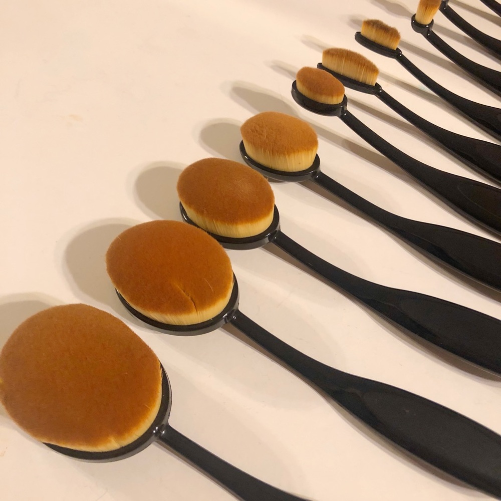 Oval Makeup Brush Set NEW